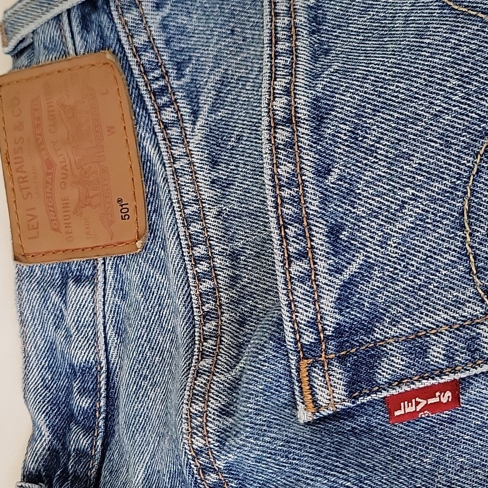 Levi's 501 Womens Jeans 26 Waist 30 Length Leather Patch Big L Tag 100% cotton - Picture 4 of 11